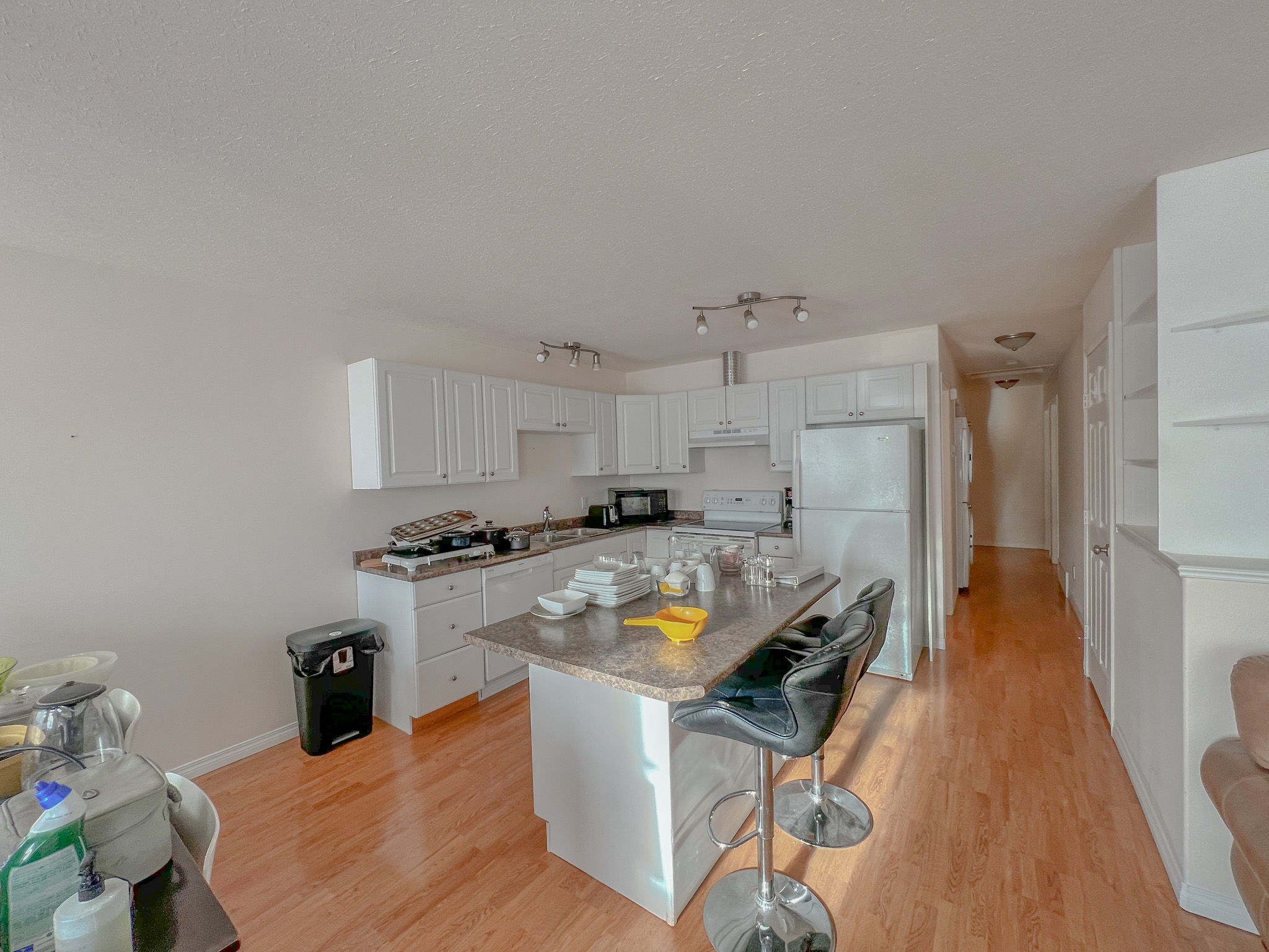 102-3913 47 Avenue - 1